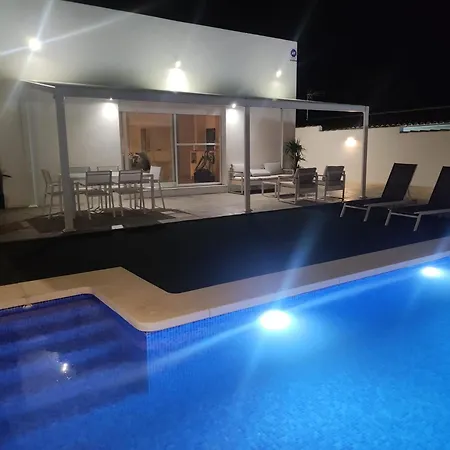 Chalet Casa Blanca *